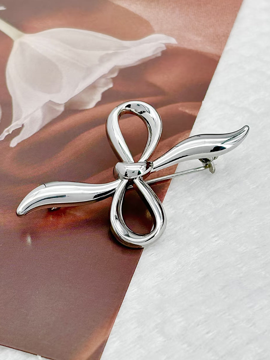 Sculpted Silver Ribbon Brooch