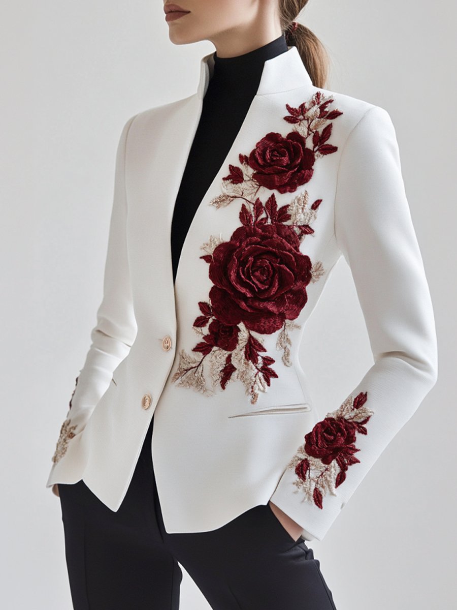 Elegante blazer blanco con bordado de rosas rojas 