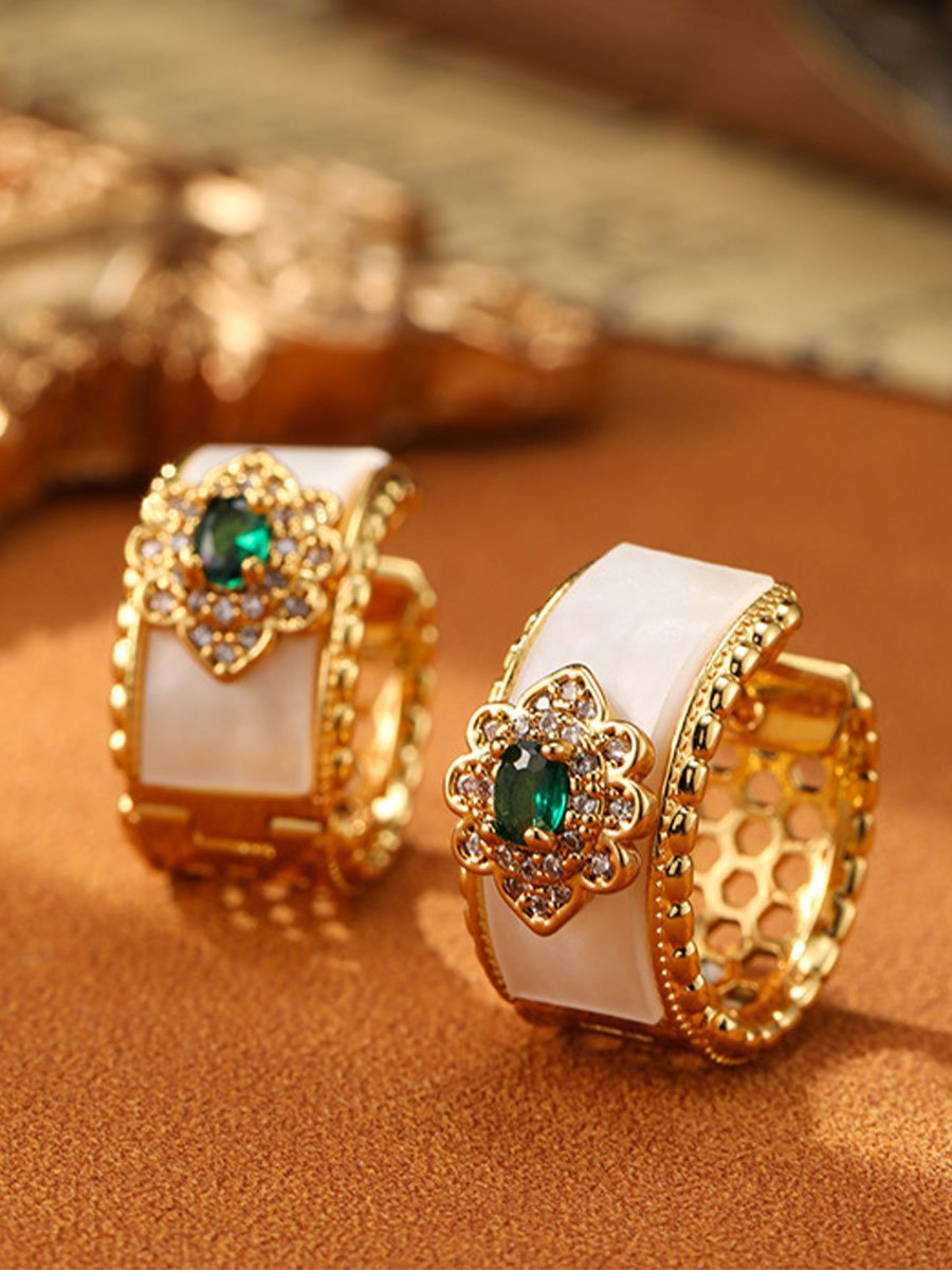 Elegant Gold Earings with Emerald and Crystal Accents